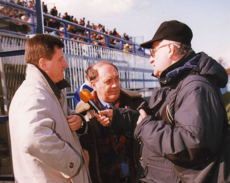 Držanje mikrofona na stadionu krajem 90-ih, snimio Robert Šoštarić