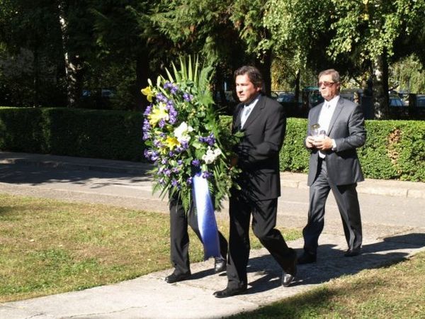 U vojarni i na gradskom groblju položeni su vijenci // foto: Koprivnica.hr