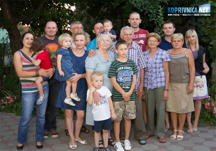 Zvonko i Marija s obitelji // foto: Mario Kos