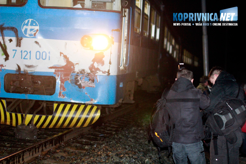 Mjesto udara i oštećenje lokomotive putničkog vlaka // foto: Mario Kos