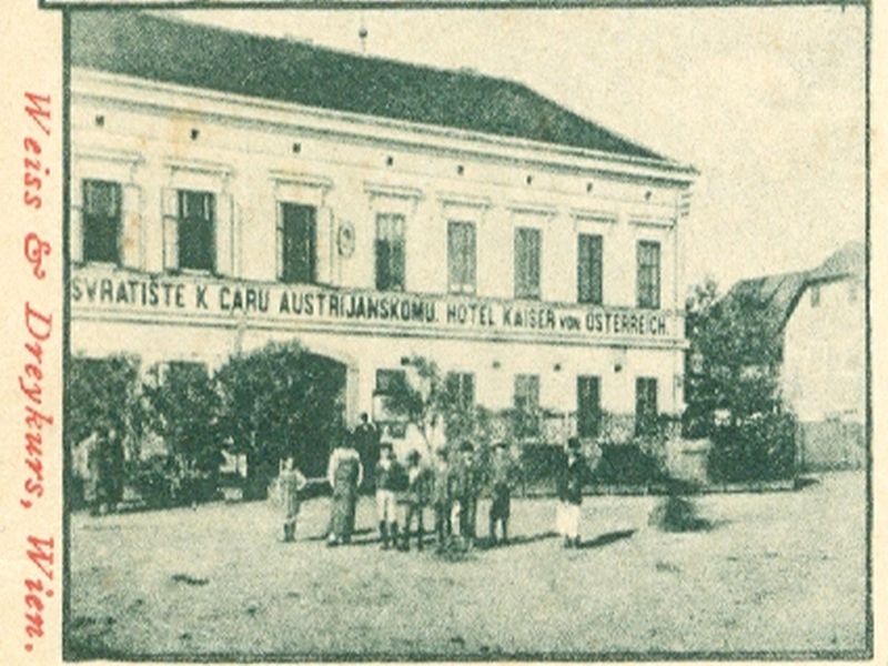 Razglednica s početka 20.st. prikazuje  svratište, tj. hotel „Car“