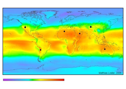 Prikaz jakosti sunčevog zračenja kojeg primaju određeni dijelovi Zemlje. Jakost je prikazana bojama tako da ljubičasta boja označava najslabije, a crvena najjače izložena područja