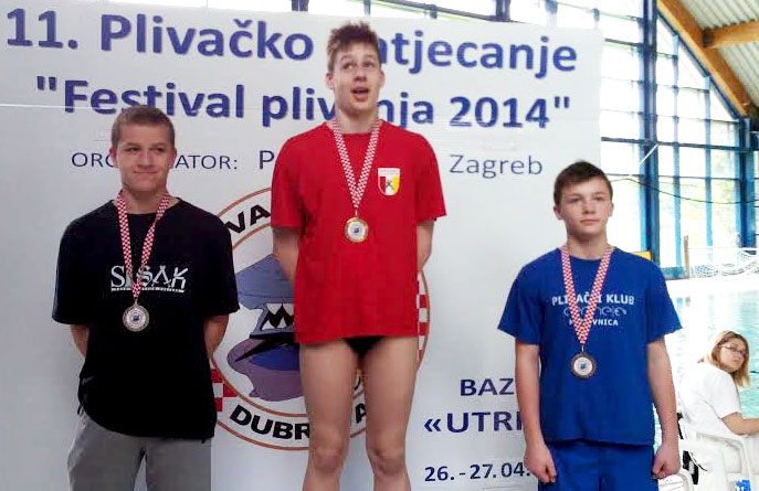 Luka Radotović (desno) na pobjedničkom postolju s brončanom medaljom // Foto: PK Cerine