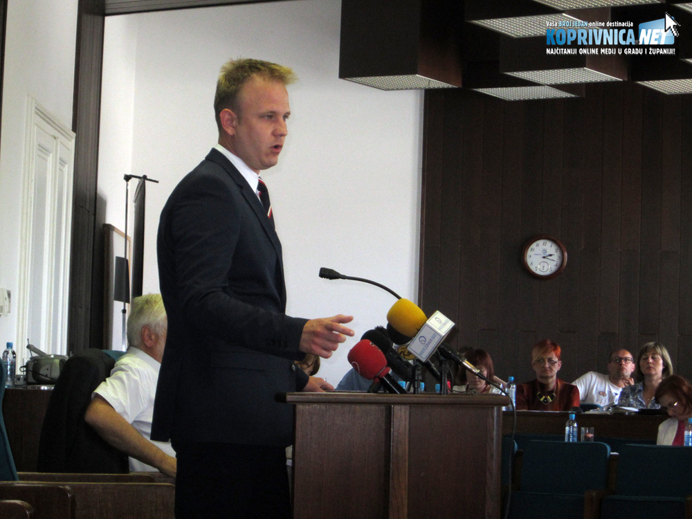 Zamjenik gradonačelnice Mišel Jakšić objasnio je razloge smanjenja cijene vode za građane // Foto: Koprivnica.net