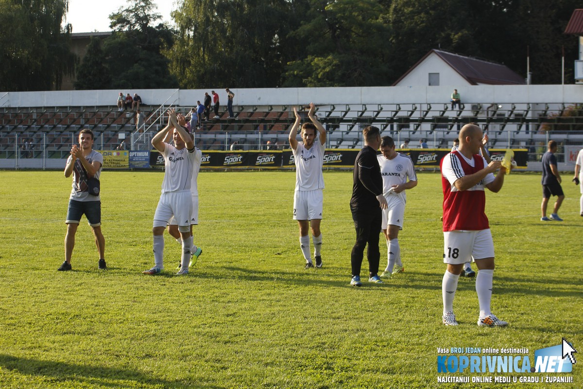 Slavlje igrača nakon utakmice // Foto: Zvonimir Markač