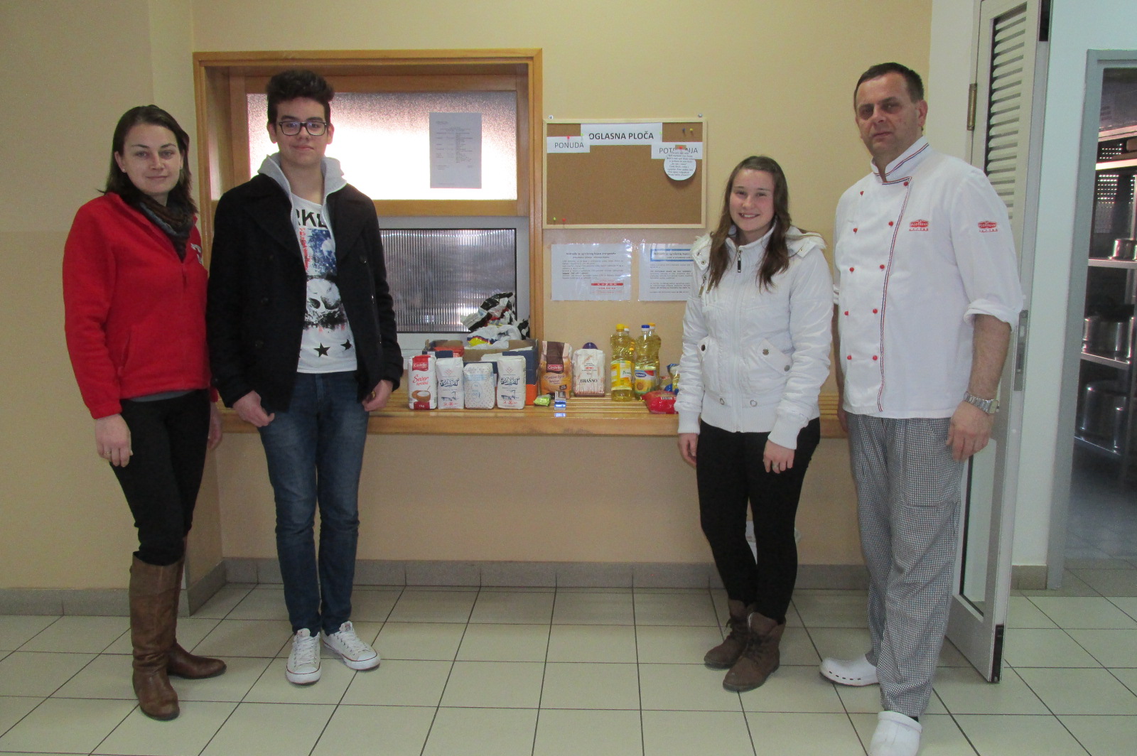 Srednjoškolci su pomogli rad koprivničke Pučke kuhinje // Foto: Crveni križ Koprivnica