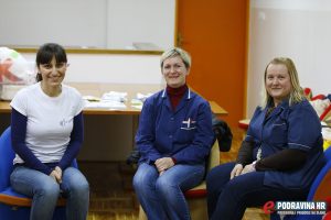 Marija Križić (lijevo) iz Grupe za podrške dojenju // Foto: Matija Gudlin