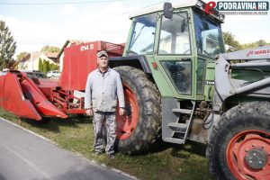  Vlado Mikor sa svojim traktorom i beračem // Foto: Matija Gudlin