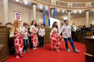 Romska plesna skupina // Foto: Društvo naša djeca