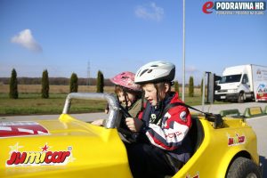 Školarce je posebno oduševila vožnja u automobilu // Foto: Matija Gudlin