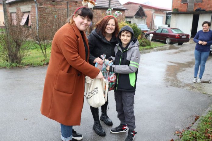 Foto Sveti Nikola Posjetio I Darivao Najmla Ih Taglin Ana