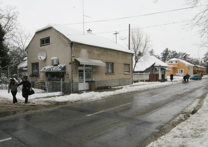 Grad je predložio rušenje voćarne, cvjećarne, knjižare i dvije trgovine. Foto: Marijan Sušenj