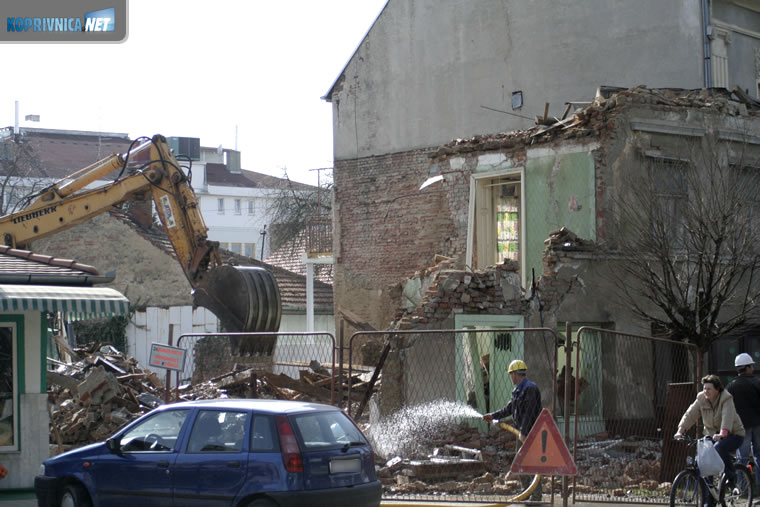 Rušenje stare zgrade na čijem mjestu će se izgraditi nova identična staroj