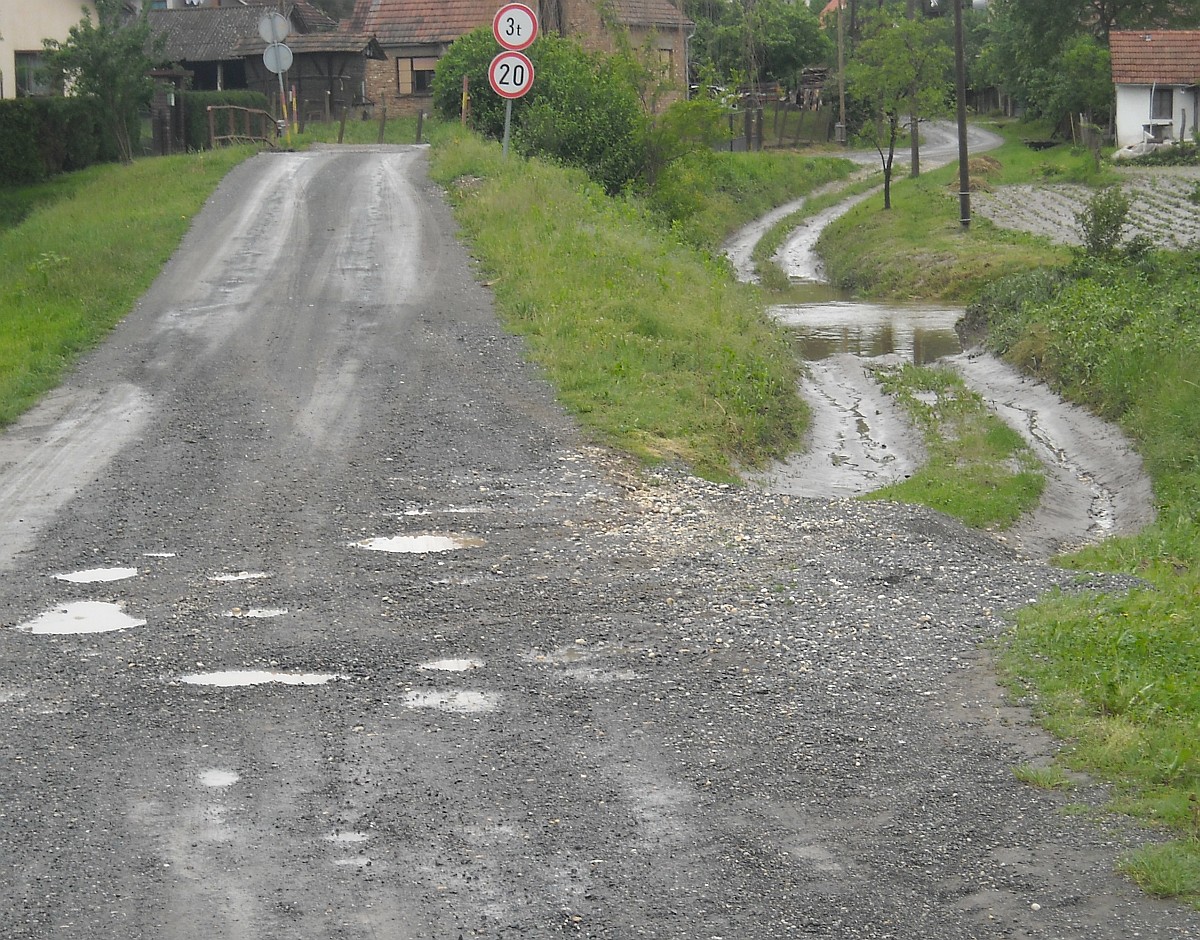 17. 05. 2010. 13:00 - Šljunčani put u Reki više nije pod vodom; Izvor: Hrvatske vode VGI ''Bistra''