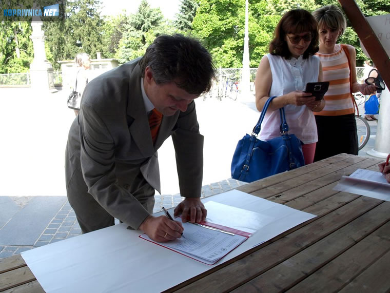 Gradonačelnik Mršić potpisuje peticiju