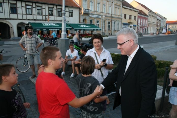 PredsjednikJosipovićiznenadiokoprivničanceiprošetaogradom//foto:GoranGeneralić GlasPodravine