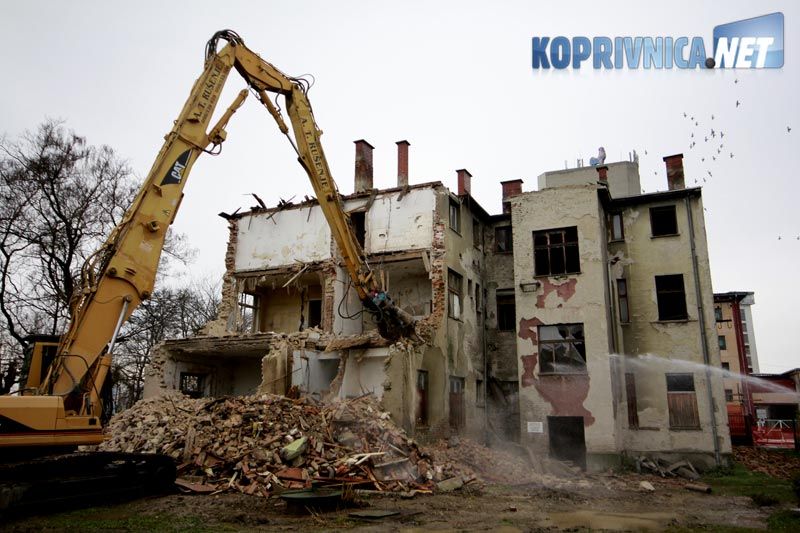 Rušenje rudarske zgrade // foto: Ivan Brkić