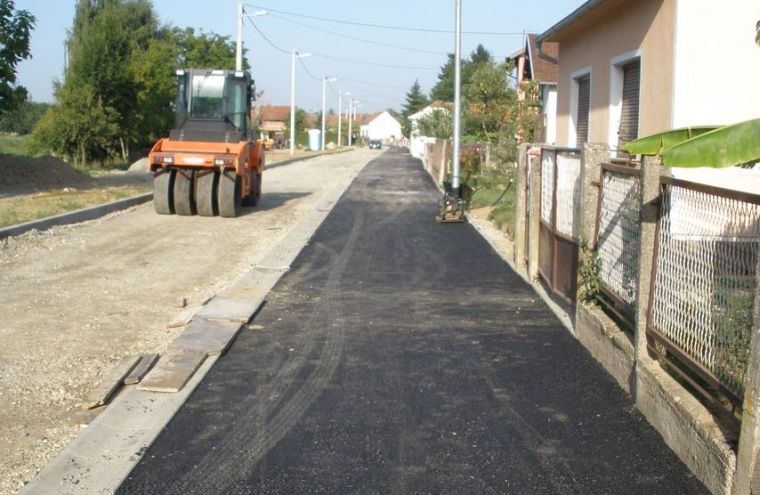 Pješačka staza u Špoljarskoj asfaltirana je ovih dana // foto: koprivnica.hr