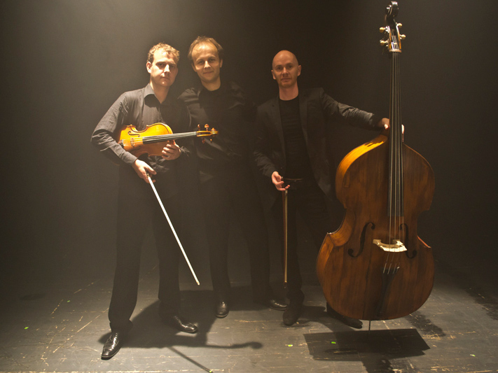 Grubačević sa glazbenicima Markom Otmačićem (Zagrebački solisti) i Antalom Pappom (orkestar Freiburške opere)
