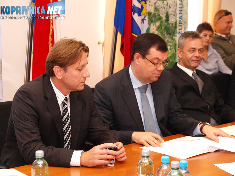 Renato Labazan, direktor TZ za stolom sa bivšim ministrom Bajsom i županom Korenom / Foto: Zoran Stupar