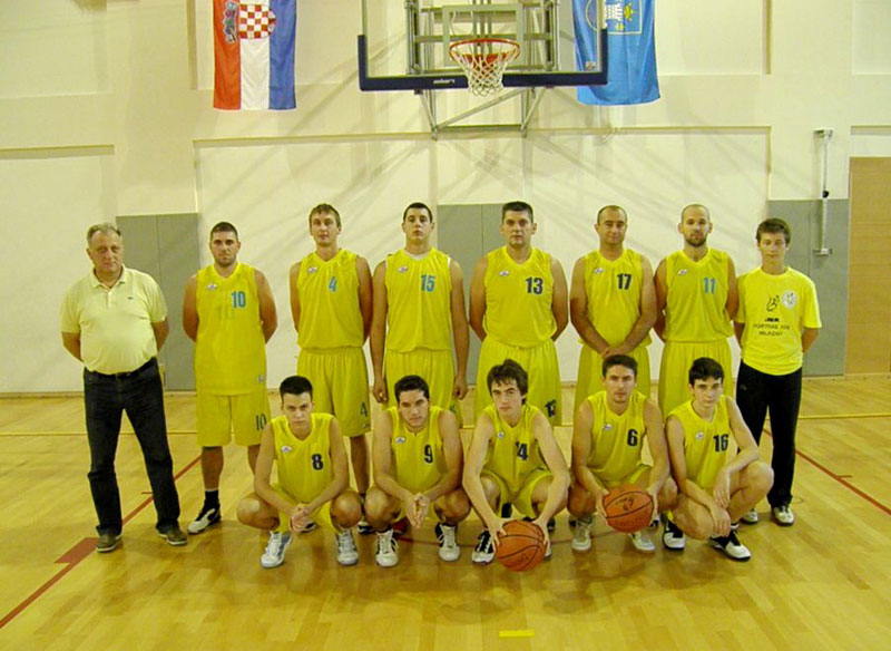 Košarkaši Koprivnice s trenerom Borisom Kapustom