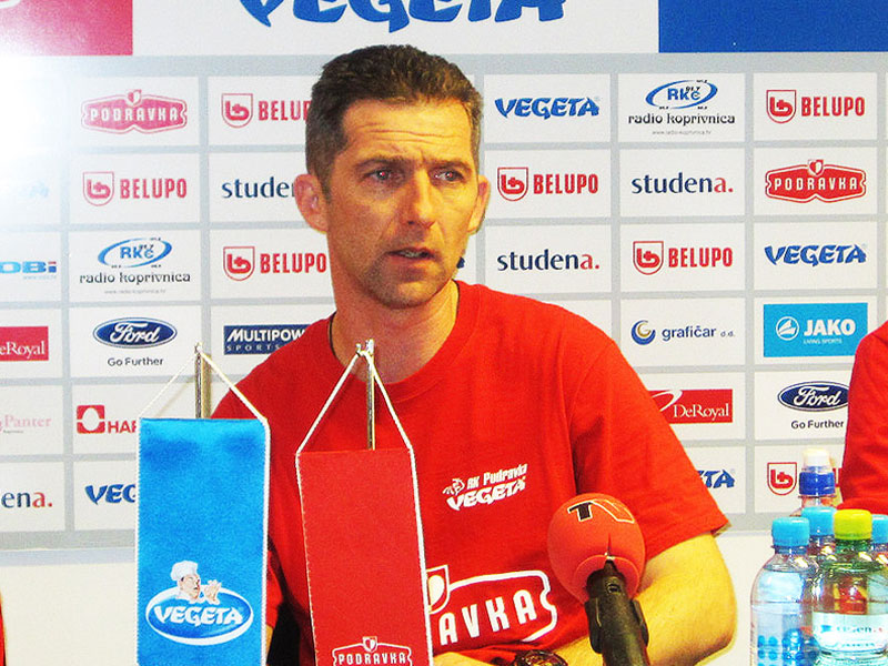Neven Hrupec na konferenciji za novinare uoči utakmice s Vacom // Foto: Koprivnica.net