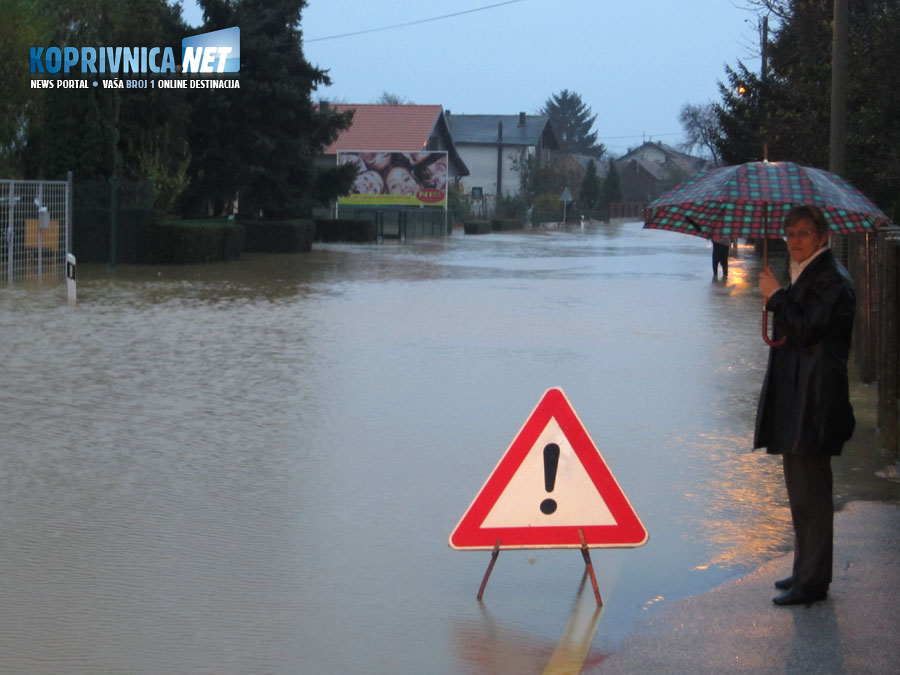 Poplavljena cesta na ulazu u Reku // Foto: Koprivnica.net