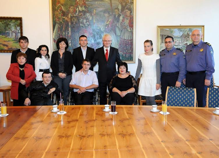 Predstavnici udruge Bolje sutra i koprivnički volonteri na kavi s predsjednikom Josipovićem