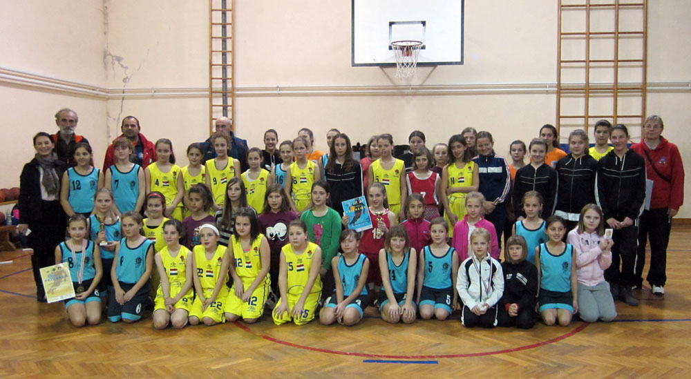 Zajednička fotografija svih sudionica turnira // Foto: ŽKK DHP