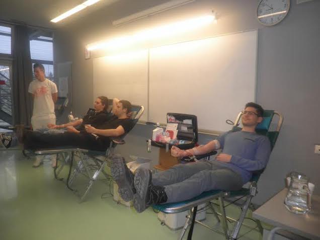 Krv su dali i koprivnički gimnazijalci // Foto: Crveni križ Koprivnica