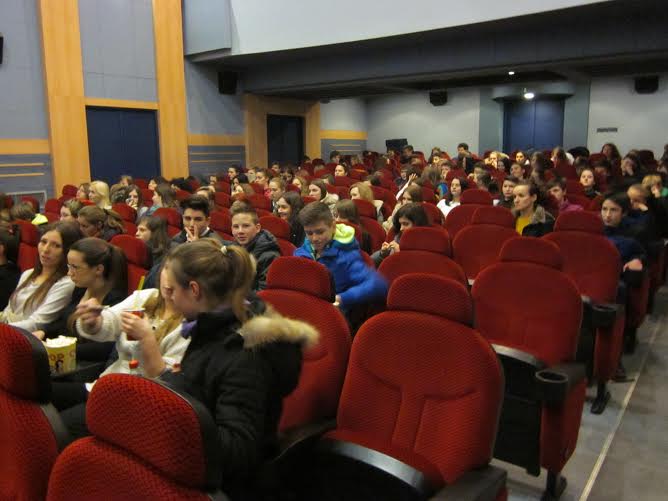 Učenici u kinu