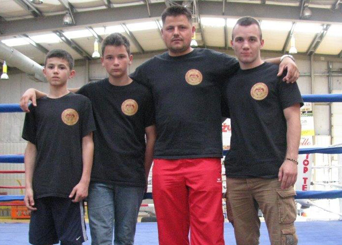Dražen Kuhar s mladim boksačima Davida Ravnjakom, Tkalčićem i Vujasinovićem // Foto: BK David