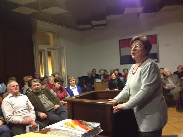 Detalj sa sjednice izborne skupštine Povijesnog društva Koprivnica, za govornicom je predsjednica Ružica Špoljar