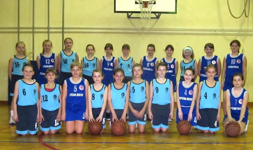 Zajednička fotografija djevojčica DHP&Gole i Bistre // Foto: ŽKK DHP&Gola