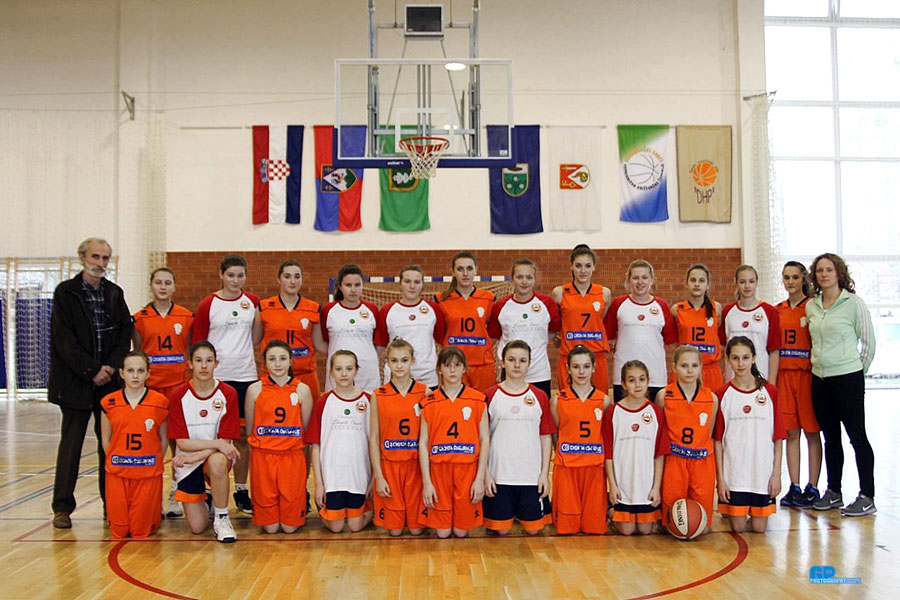 Zajednička fotografija košarkašica DHP&Gole i Radosti // Foto: GP photography