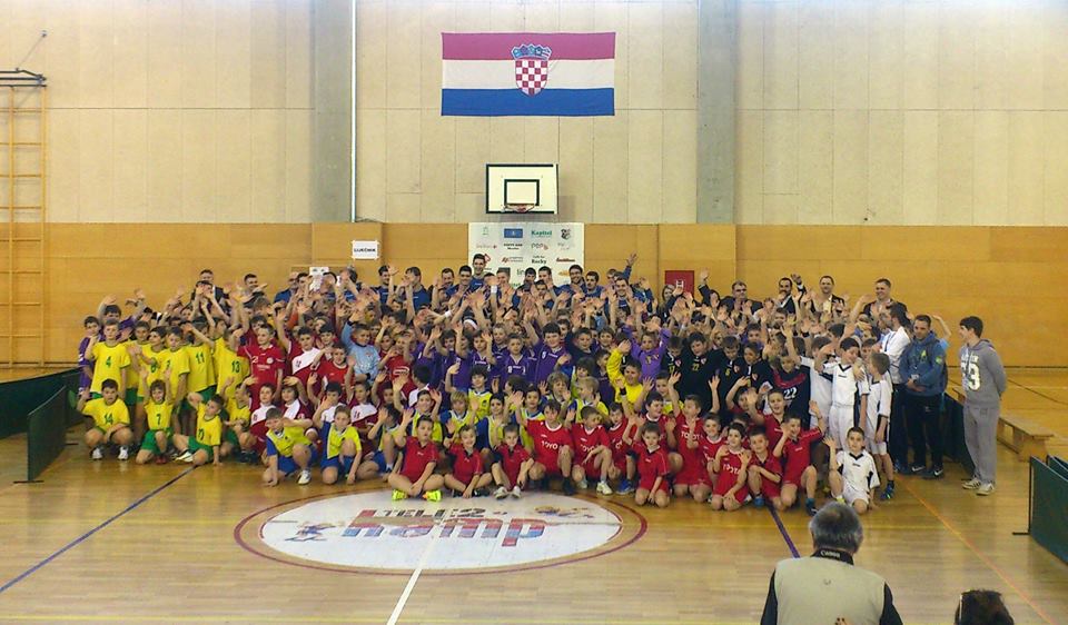 Zajednička fotografija sudionika turnira u Ivanić Gradu // Foto: RK Koprivnica