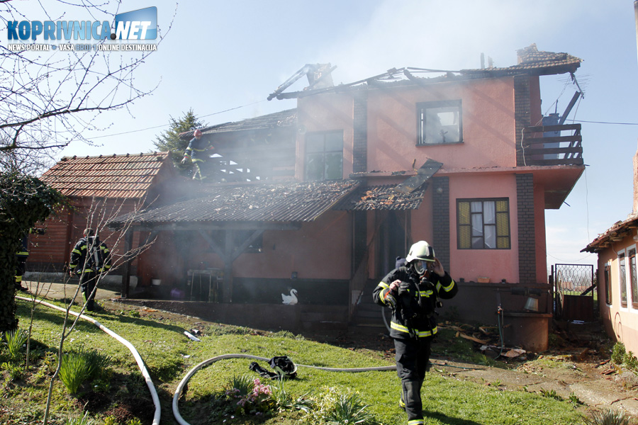 U požaru je izgorjelo krovište i gornji kat kuće // Foto: Koprivnica.net