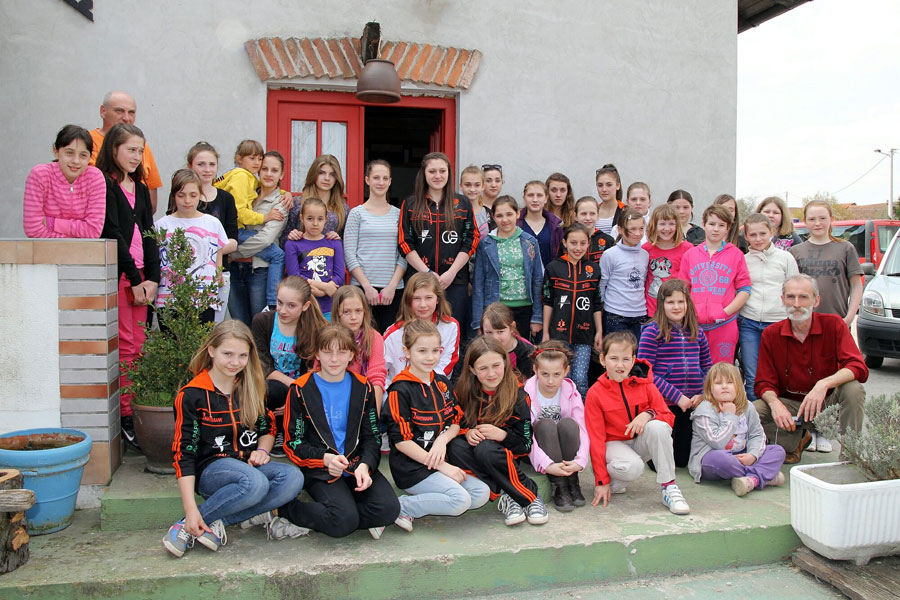 Zajednička fotografija djevojčica DHP&Gole i Podravca // Foto: ŽKK DHP&Gola