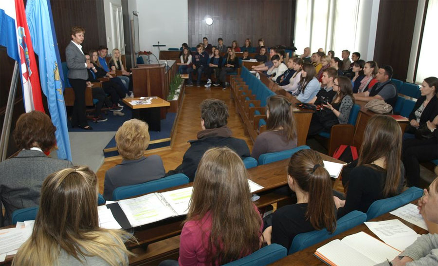 Učenička debata održana je u Gradskoj vijećnici u Koprivnici // Foto: www.koprivnica.hr