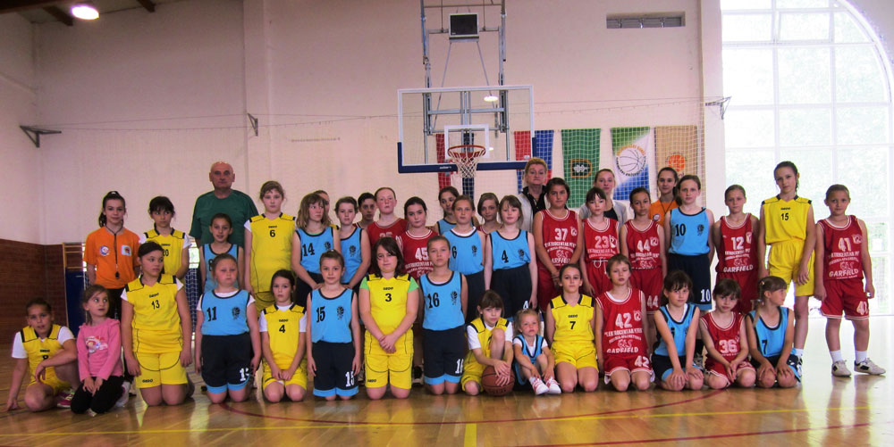 Zajednička fotografija sudionica turnira // Foto: ŽKK DHP&Gola