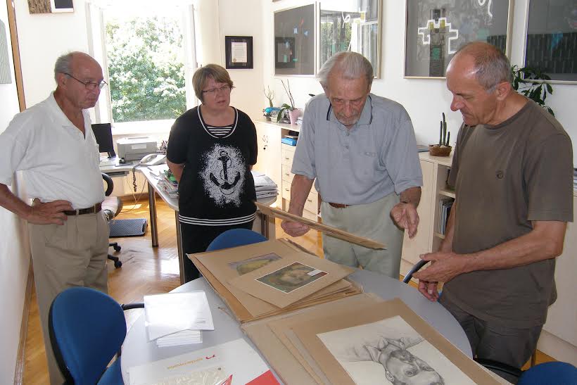 Zvonimir Tomac predao je donaciju svojih slika ravnatelju Muzeja grada Koprivnice Marijanu Špoljaru