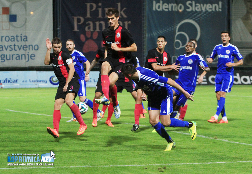 Marko Mirić (skroz desno na fotografiji s utakmice sa Lokomotivom) postigao je pobjednički pogodak protiv Zavrča // Foto: Koprivnica.net