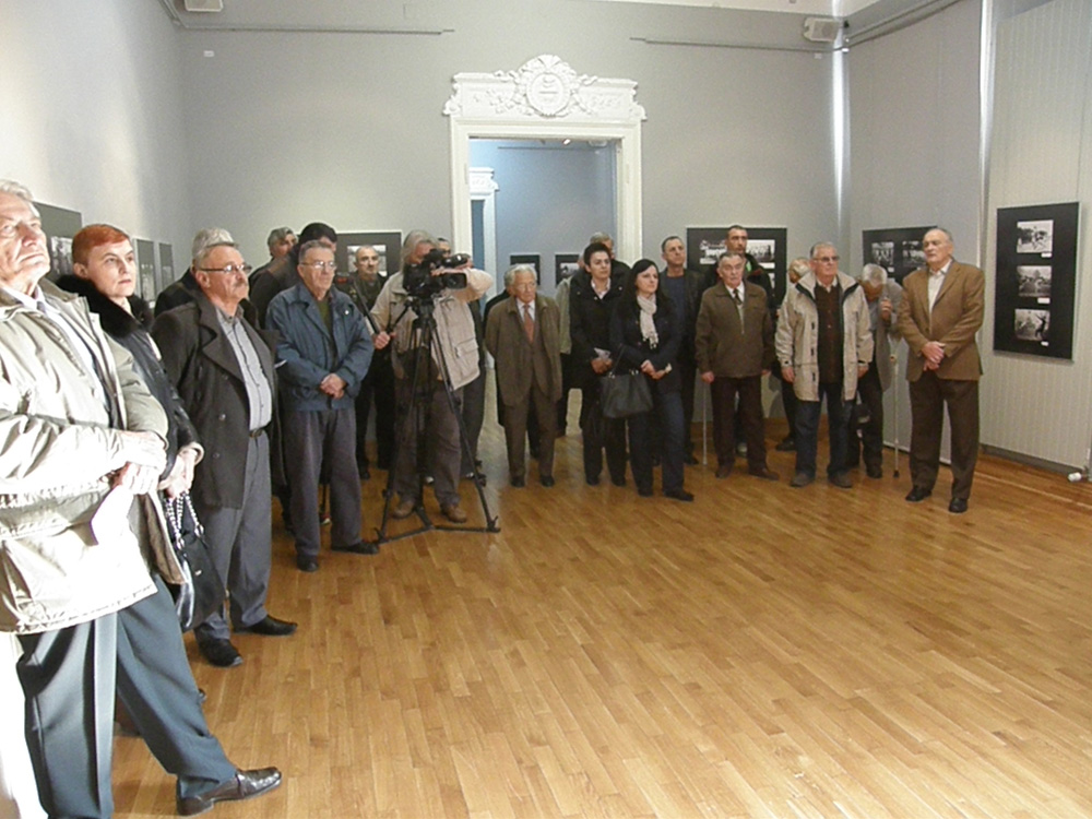 Rukometni veterani u Galeriji Koprivnica na izložbi o počecima muškog rukometa u Koprivnici // Foto: Ivo Čičin-Mašansker