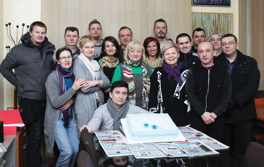 Djelatnici Glasa Podravine dobili su novu direktoricu; Sonja Jurlina je na fotografiji šesta s desne strane // Foto: Glas Podravine