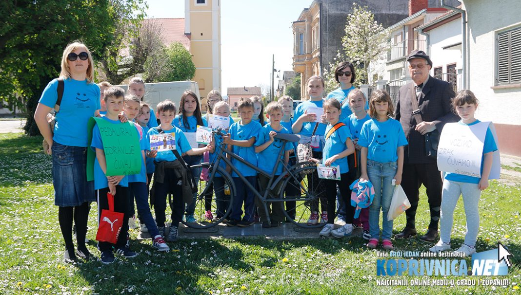Gotalovečki školarci u Koprivnici učili o starim biciklima // foto: Mario Kos