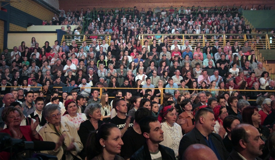Brojna publika na snimanju emisije Lijepom našom u Đurđevcu // Foto: www.kckzz.hr