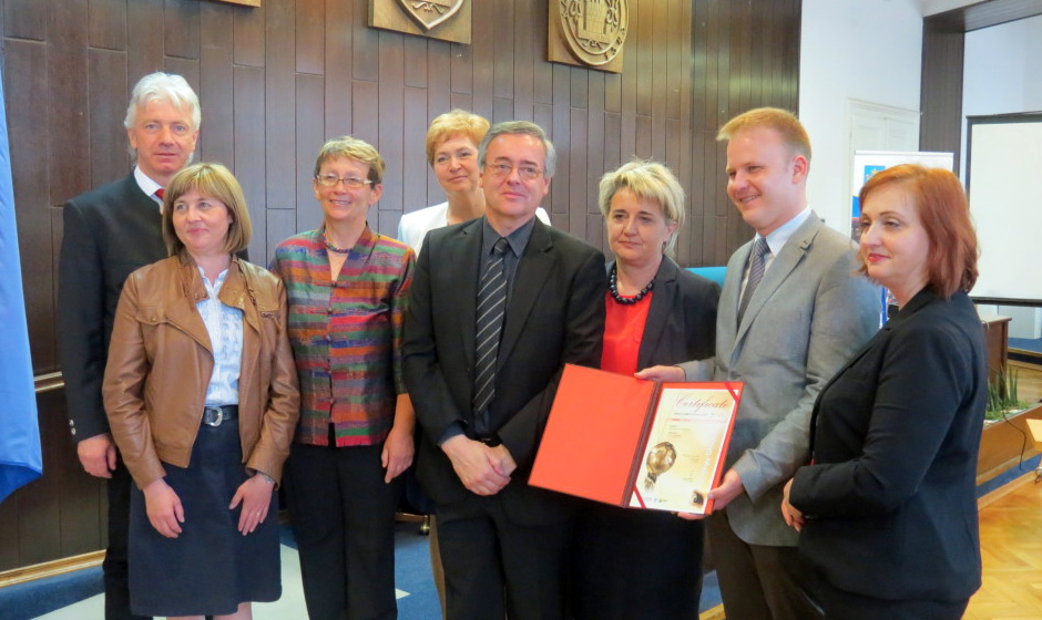 Zajednička fotografija nakon dodjele nagrade Energy Globe Award Gradu Koprivnici // Foto: www.koprivnica.hr