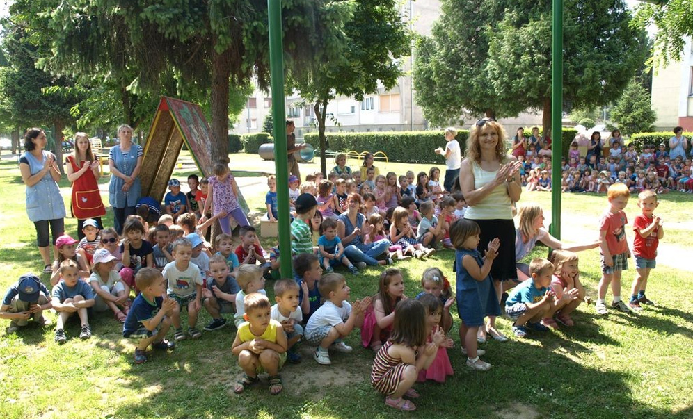 Djeca iz Dječjeg vrtića Tratinčica prilikom svečanog podizanja Zelene zastave // Foto: www.koprivnica.hr