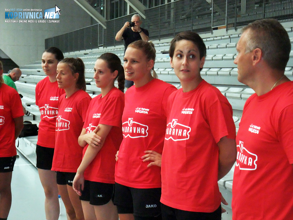 Ivana Dežić, Ana Nikšić, Antonia Jukić, Lana Franković, Ivana Dragišić i fizioterapeut Bojan Savić // Foto: Koprivnica.net