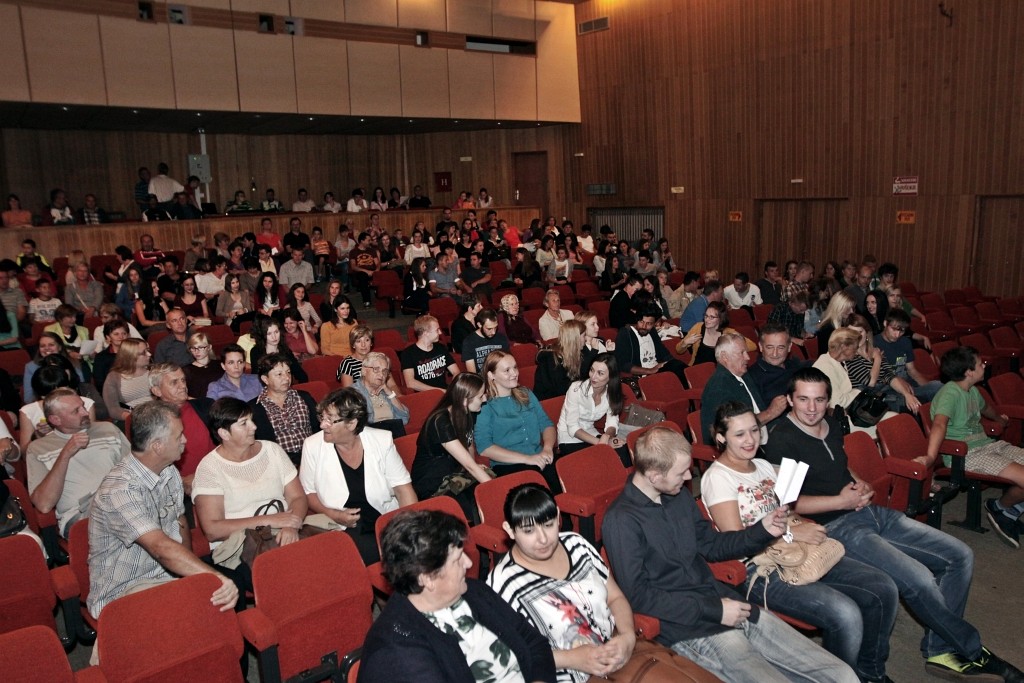 Brojna publika pratila je posljednju predstavu Kazališnog ljeta u Đurđevcu // Foto: www.djurdjevac.hr